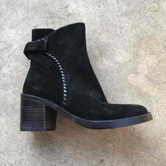 ❌SOLD❌UGG Fraise Whipstitch Boots - Picture 4 of 8